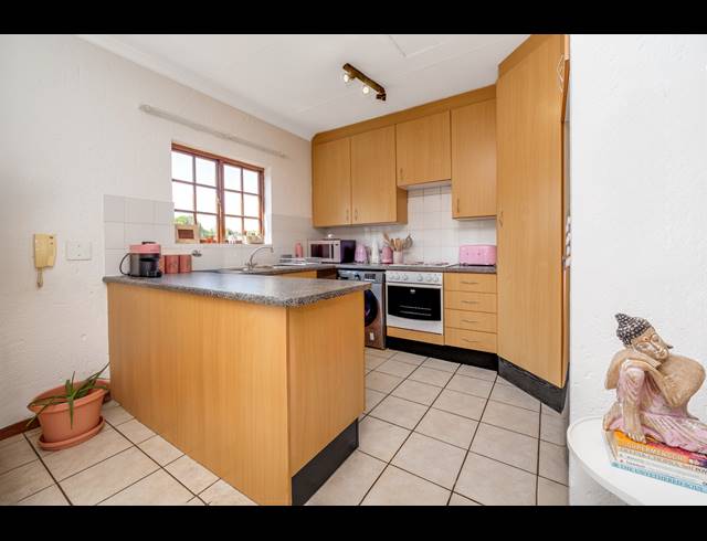 1 BEDROOM APARTMENT FOR SALE IN LONEHILL